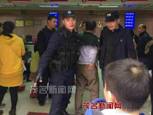 ���ž��������к������� Ⱥ���������ܵ�Ь��